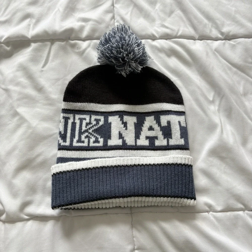 Victoria's Secret‎ Women's Gray Black Striped Beanie Pom Hat One Size Comfort